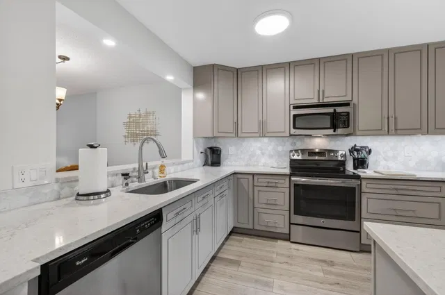 Unit 204 photo 20