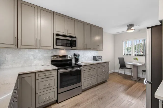 Unit 204 photo 22