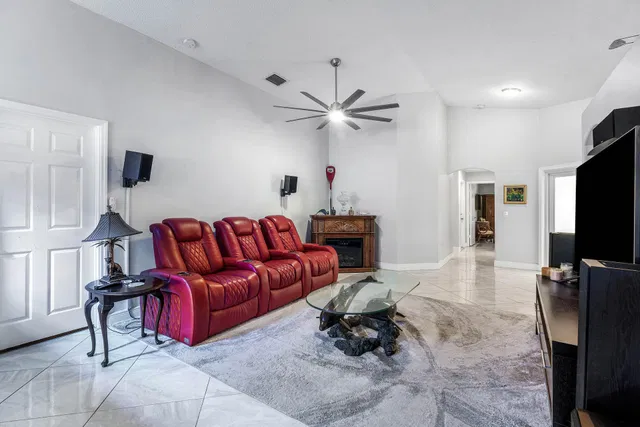 Residence photo 9