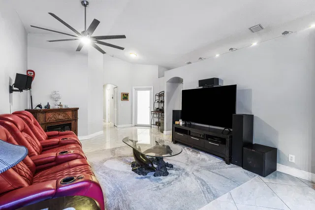 Residence photo 10