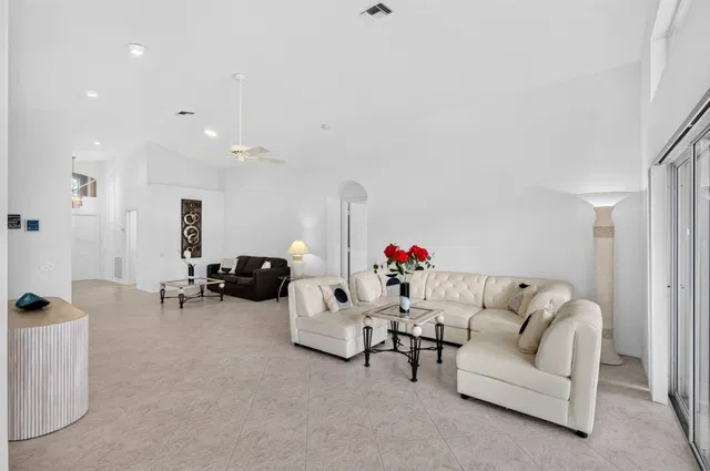 Residence photo 5