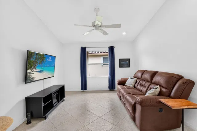 Residence photo 24
