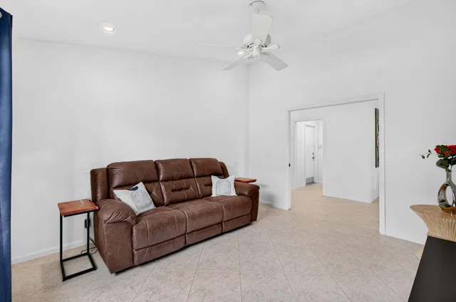 Residence photo 25