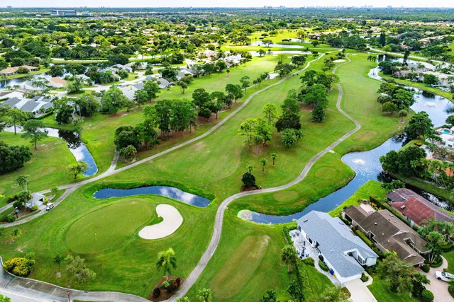Eastpointe Country Club Residence photo 25
