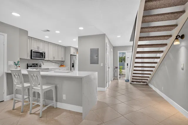 Unit 130 photo 6