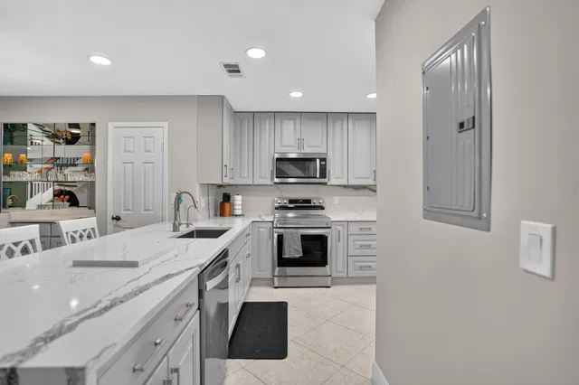 Unit 130 photo 12