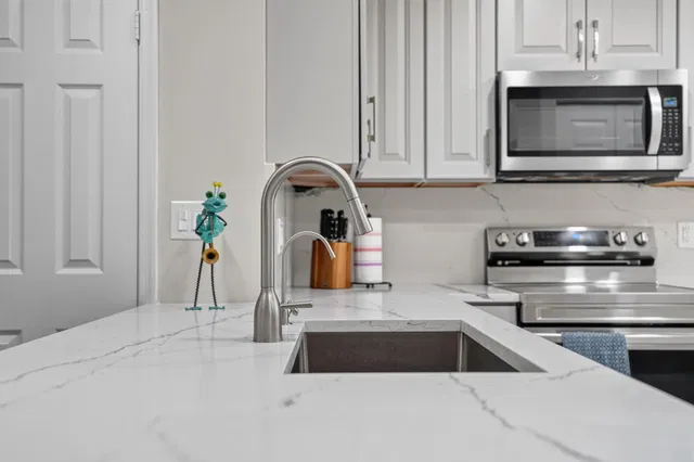 Unit 130 photo 13