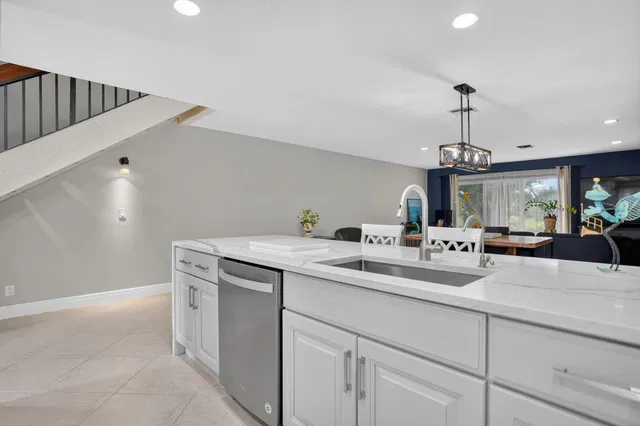 Unit 130 photo 14