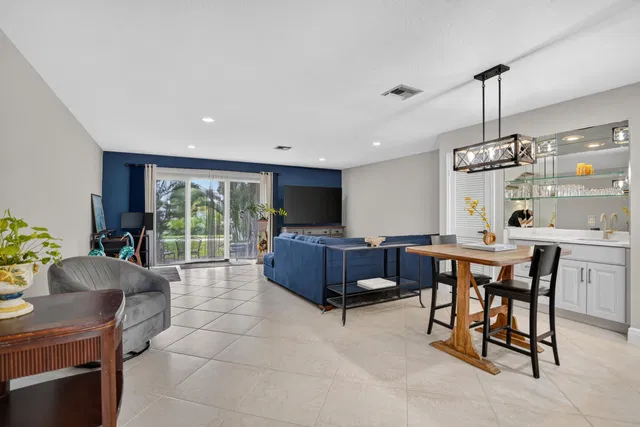 Unit 130 photo 17