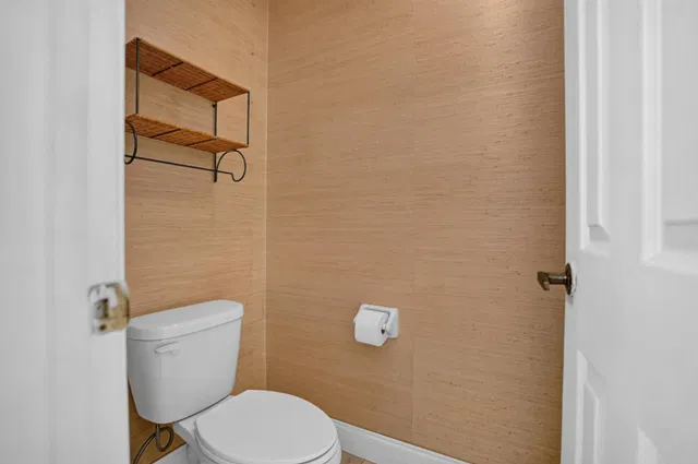 Unit 130 photo 23