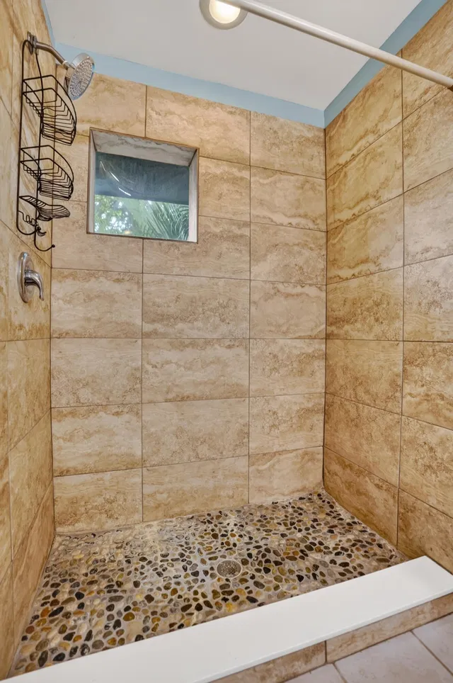 Unit 130 photo 24