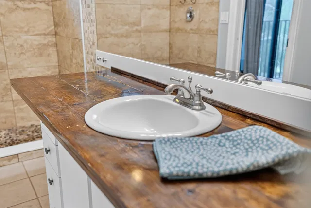 Unit 130 photo 25