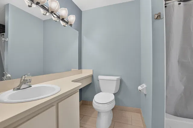 Unit 130 photo 36