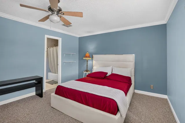 Unit 130 photo 41