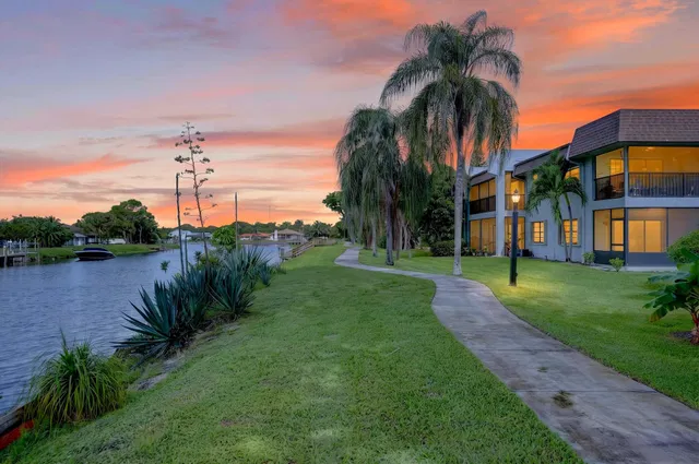 Unit 130 photo 52