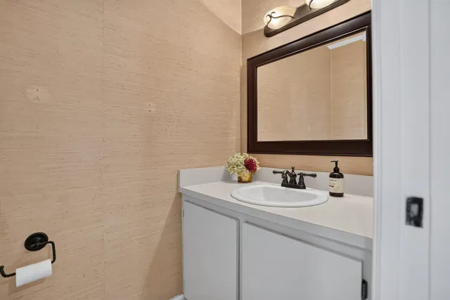Unit 130 photo 62