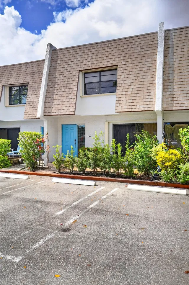 Unit 130 photo 66