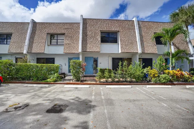 Unit 130 photo 67