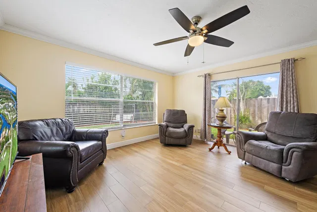 Residence photo 12
