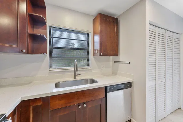 Unit 2314B photo 11