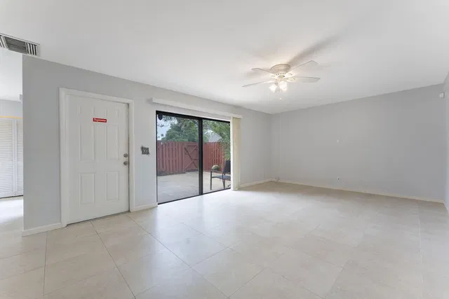 Unit 2314B photo 15