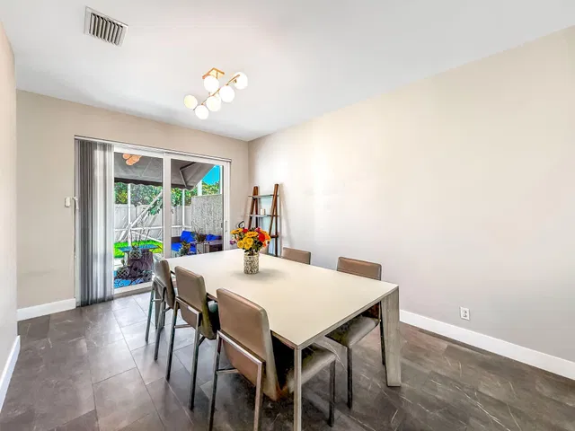 Residence photo 8