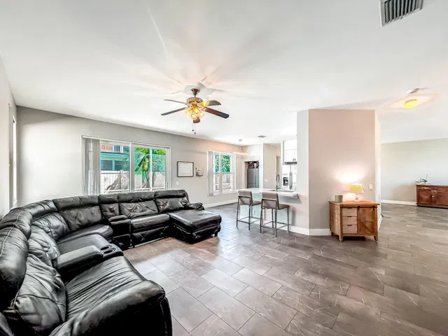 Residence photo 12