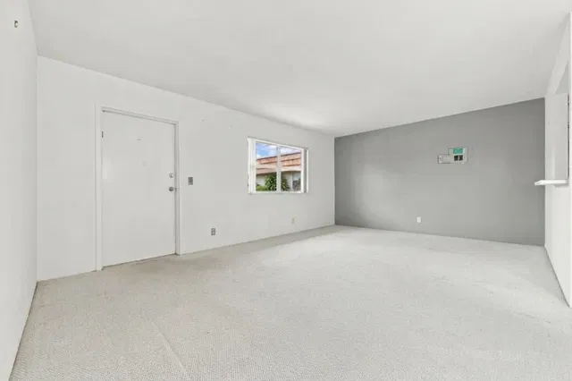 Residence photo 12