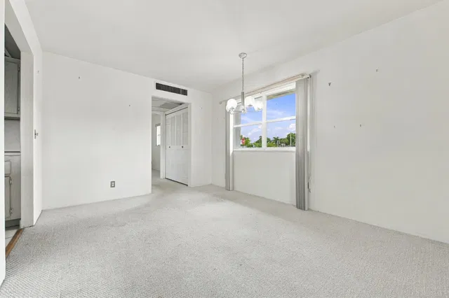 Residence photo 16