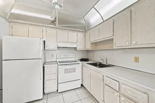 Residence photo 18