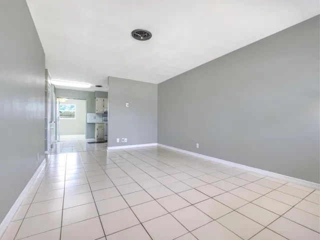 Residence photo 8