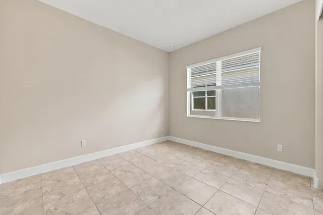 Residence photo 61
