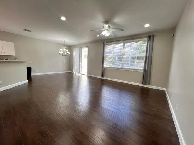 Residence photo 5