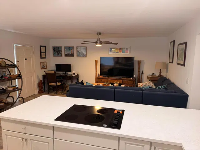 Unit 314 photo 5