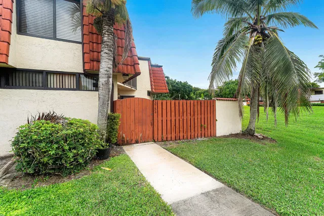 Residence photo 3