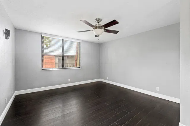Residence photo 17