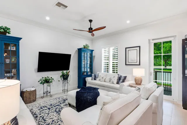 Residence photo 3