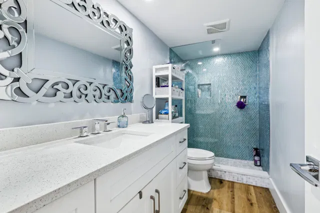 Unit 3040 photo 23