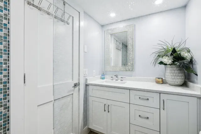 Unit 3040 photo 30