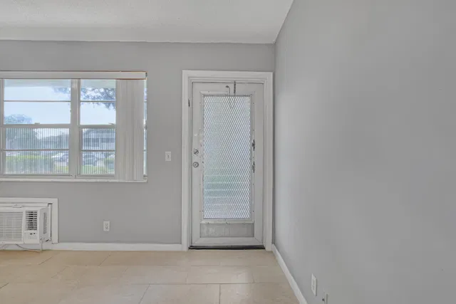 Residence photo 4