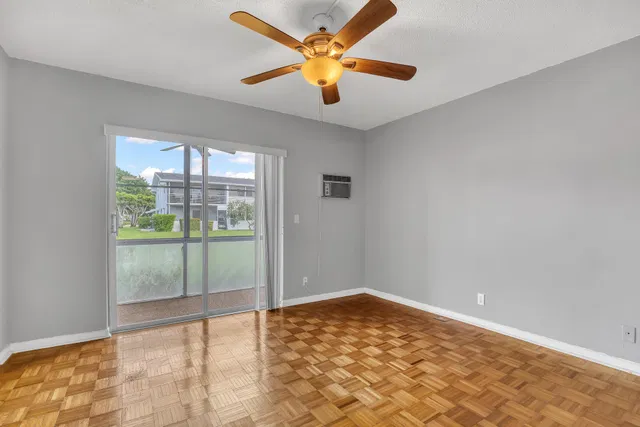 Residence photo 12