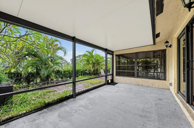 Residence photo 5