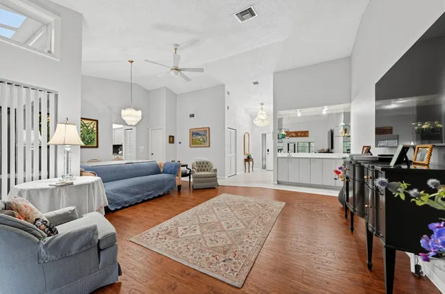 Residence photo 9