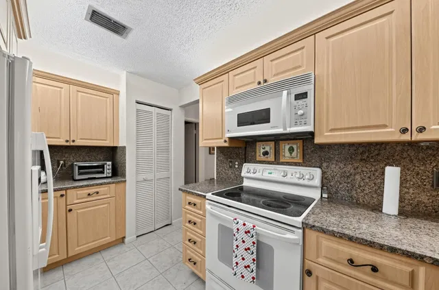 Residence photo 11