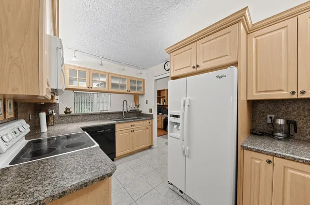 Residence photo 12