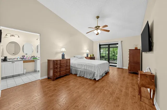 Residence photo 24