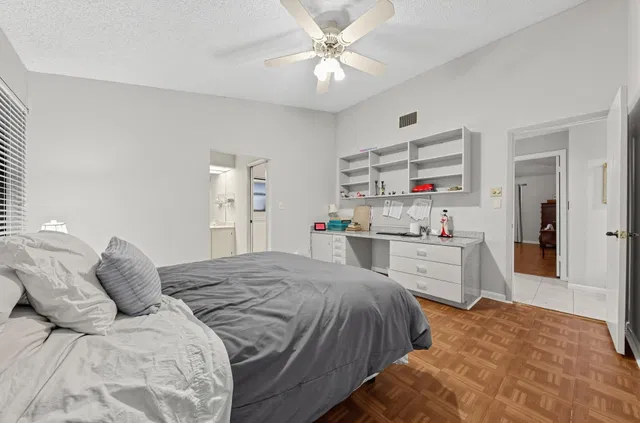 Residence photo 31