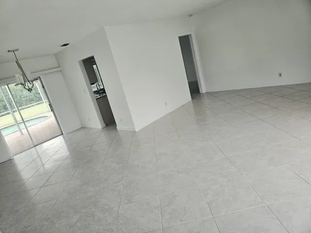  Residence photo 4
