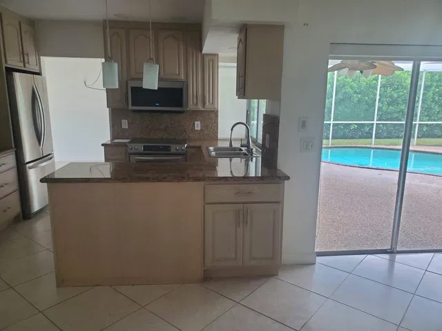  Residence photo 6