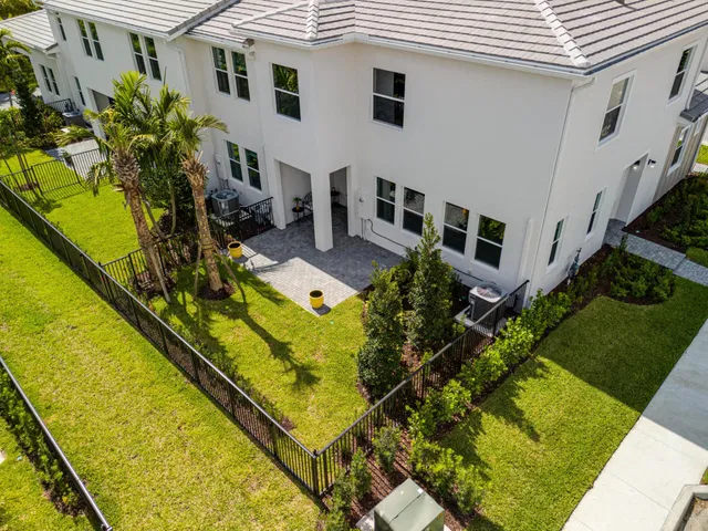  Residence photo 11